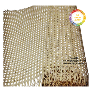 Rouleau de rotin naturel de qualité supérieure, avec un tissage propre et une structure stable, parfait pour les panneaux de meubles et les meubles en kit. - Product Image 1