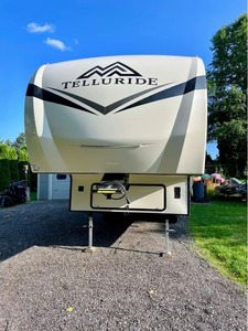 Remolque de Campamento St-a-r-c-r-a-f-t T-e-l-l-u-r-i-d-e 251R-E-S 2019 Usado en Excelentes Condiciones, Ideal para Campamentos y Viajes - Product Image 4