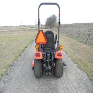 Tractor Kubota L3302HST 2025: Potencia Utilitaria Compacta de 33 HP con Control Hidrostático y Eficiencia Moderna - Product Image 1