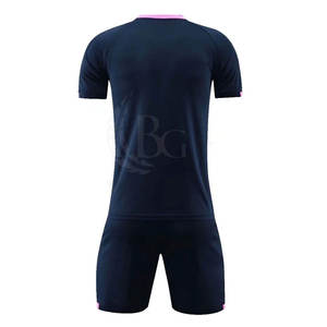 Design personnalisé Vêtements de football Respirant Nouveau style de pratique avec service OEM Uniforme personnalisable - Product Image 2