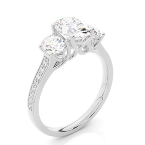 แหวนแต่งงานประดับเพชรทรงรีสีขาวทอง14K ประดับเพชรที่ปูหินด้านข้างสำหรับงานหมั้น - Product Image 2