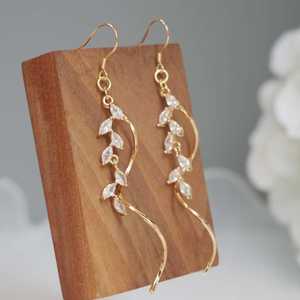 Nouveauté, boucles d'oreilles pendantes en argent sterling 925 massif plaqué or 18 carats, serties de CZ torsadées, pour femmes, mariage chrétien - Product Image 1