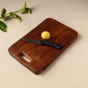 Planche à découper en bois de fabricant de confiance avec un design léger et une surface lisse, idéale pour une utilisation quotidienne dans la cuisine - Product Image 1