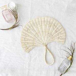 Décoration murale en rotin ventilateurs à main prix le moins cher nouveau design autres styles d'éventail naturel tissé - Product Image 1
