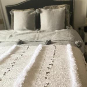 Couverture marocaine faite à la main, authentique artisanat berbère, couverture douce tissée à motifs tribaux, décoration d'intérieur, cadeau - Product Image 1