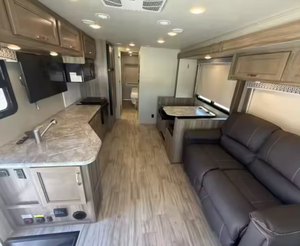 Autocaravana Entegra Coach Vision 31V 2021 2020 2019, Remolque de Viaje Ajustable para 4-6 Personas - Product Image 3