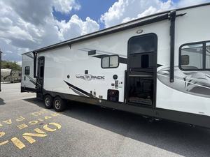 Autocaravana Usada 2023 F-o-r-e-s-t R-i-v-e-r Wolf Pack 25PACK12, Casa Rodante Móvil, Autocaravana con Tienda de Campaña, Autocaravana con Techo para Acampar - Product Image 3