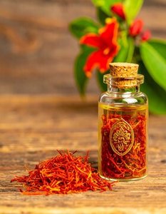 Fabricant en gros d'usine d'huile essentielle de safran 100% pure et naturelle huile essentielle de safran de meilleure qualité en vrac d'Inde - Product Image 2