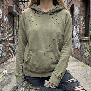 Sweat à capuche personnalisé pour femme, en molleton bouclette épais, imprimé hiver, vert olive, style vintage grunge, effet usé et déchiré avec trous de mites - Product Image 5