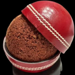 Pelota de críquet cosida a mano de alta calidad profesional, cuero duro duradero de alta densidad para partidos y prácticas - Product Image 1