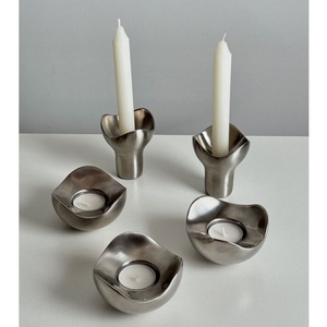 Portavelas Metálico Decorativo para el Hogar, con Acabado Antiguo Elegante, para Iluminación y Decoración - Product Image 1