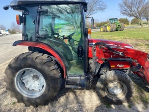 รถแทรกเตอร์ล้อยาง Massey Ferguson ใหม่เอี่ยม ขับเคลื่อน 4 ล้อ สำหรับใช้งานในฟาร์ม  มัลติฟังก์ชั่น เครื่องยนต์ 40 แรงม้า - Product Image 6