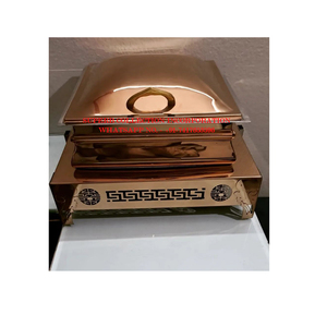 Plato de frotamiento de latón rectangular de diseño tradicional con soporte de madera tallada para buffet de hotel y catering a un precio razonable - Product Image 2