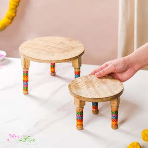 Tabouret en bois fabriqué à la main Accent de jambe tissé coloré Table d'appoint ronde en bois de manguier avec pieds brodés Petit bois décoratif - Product Image 4