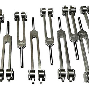 Nouvel arrivage : Ensemble professionnel de diapasons médicinaux lestés en acier inoxydable pour chakras, avec boîte en bois réutilisable - Product Image 4