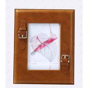 Cadres photo chics finitions de style antique en cuir conçues pour apporter sophistication et élégance à votre décor de maison et de bureau - Product Image 1