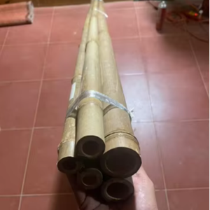 Varas de bambú ligeras y resistentes, ideales para la construcción, jardinería, cercas, diseño de interiores y producción de artesanías. - Product Image 1