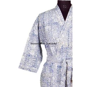 Veste matelassée à manches trois-quarts en coton biologique 100% peinte à la main avec des motifs floraux imprimés numériquement, artisanat indien en bois - Product Image 4