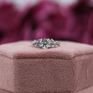 Anillo de compromiso de plata de ley para mujer, piedra de racimo cultivada en laboratorio, corte redondo, ajuste de Punta certificado IGI - Product Image 1