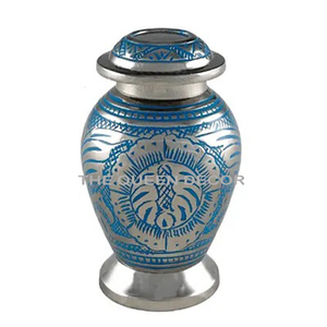 Urne de crémation en métal de style européen moderne de haute qualité souvenir de qualité pour les cendres humaines exportateur indien - Product Image 4