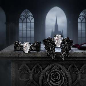 Ensemble de bagues pour couple Jeulia Gothic Black Bat Coffin Cut Crystal - Product Image 4