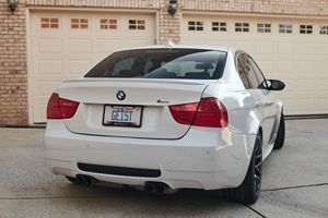 รถยนต์มือสอง M3 Sedan Competition Package เครื่องยนต์ V8 สีแดงฟ็อกซ์ ภายในตกแต่งครบครัน - Product Image 3