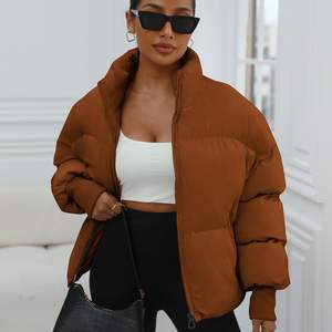 Chaqueta acolchada de invierno hecha de fábrica directa de Venta caliente para mujer Chaqueta acolchada larga de talla grande con cierre de cremallera Chaqueta acolchada - Product Image 1