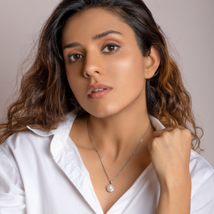 Elegante Collar con Colgante de Perla Plateada y Cadena de Eslabones, Diseño de Joyería Estilosa, Ideal para Mujeres, Moda, Cumpleaños, Aniversario - Product Image 1