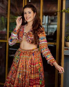 LAUNCHING NEW NAVRATRI SPECIAL Zain Exports LEHENGA CHOLI DUPATTA <b>FABRIC</b> HEAVY BUTTER <b>SILK</b> REAL MIRROR WORK REVERSERBLE CASUAL - Product Image 6