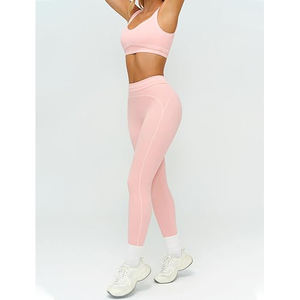 Ensemble de yoga réversible léger 2 pièces, haut et leggings athlétiques en textile extensible respirant, tenue de sport durable et flexible - Product Image 5