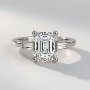 Bague de fiançailles en or 9 carats plaqué rhodium avec diamant de laboratoire taille radiant, trois pierres, élégante, bijoux fins, cadeau OEM - Product Image 2