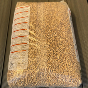 Granulés de bois bio 15 kg en sacs de grande capacité, combustible de cuisson, briquettes haute densité, forme 6 mm, prix de gros - Product Image 1