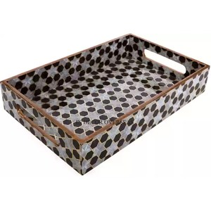 Color negro y gris Patrón de bloques únicos Diseñador Esmalte Acabado Rectángulo Forma Bandeja de madera para servir Accesorios de utensilios de cocina - Product Image 1