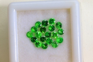 Có Giá Trị Tsavorite Đá Quý Kích Thước Nhỏ 3Mm Vòng Hình Dạng Lỏng Quý Màu Xanh Lá Cây Garnet Tsavorite Đá Tại Nhà Máy Giá Bán Buôn - Product Image 4