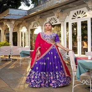 Lentejuelas de seda de Vichitra de desgaste de la boda y el bordado de hilo Lehenga Choli mujer moda fabricante de la India - Product Image 1