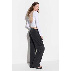 Blusa Casual Corta sin Espalda con Logotipo Frontal - Product Image 2