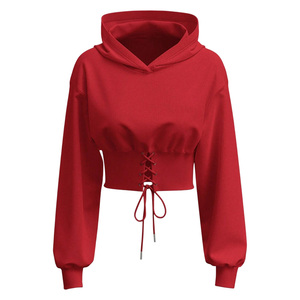 Cómoda Sudadera con capucha recortada para mujer con bordado de impresión de logotipo personalizado OEM ODM ropa informal personalizada proveedor directo de fábrica - Product Image 1