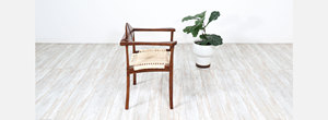 Fauteuil Maza en bois de teck massif et rotin en osier pour l'extérieur ou l'intérieur avec une finition marron brillant. - Product Image 3