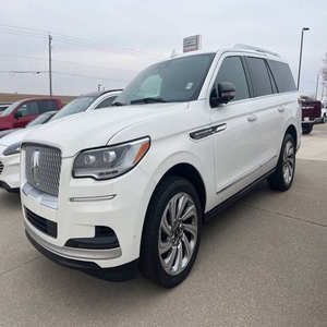 Lincoln Navigator 2023 en parfait état - Product Image 2
