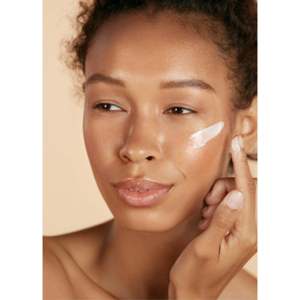 YANY Skin Bloom Crema Contorno Occhi con Acido Ialuronico per Occhiaie, Nutriente per Pelle Danneggiata - Vegana, Cruelty-Free, Anti-Rughe, Pronta per la Vendita al Dettaglio - Product Image 2