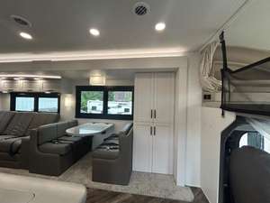 MEILLEURE OFFRE 2026 Jayco S-e-n-e-c-a 37K prêt à la vente - Product Image 4