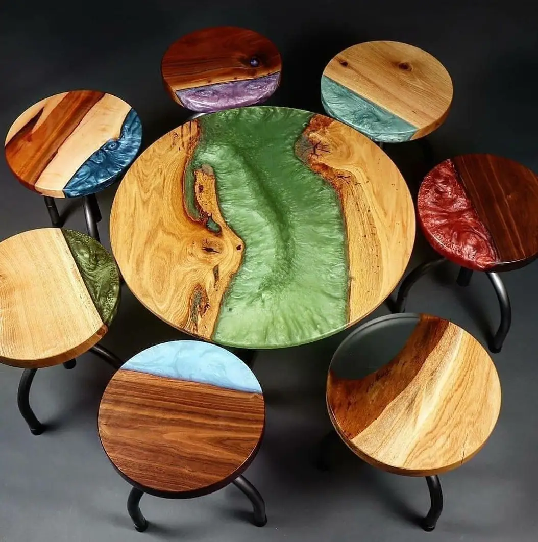 Plateaux de table en résine Table de salle à manger carrée/ronde de luxe moderne en bois massif avec rivière et plateau en résine époxy avec chaise