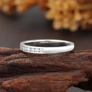 Anillo Apilable de Media Eternidad con Diamantes en Canal, Corte Redondo, Anillo de Moissanita para Regalo de Aniversario - Product Image 2