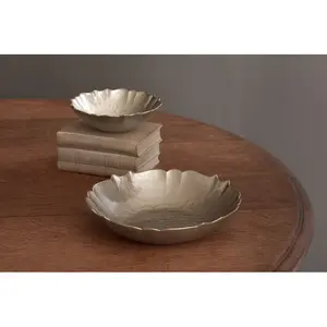 Tazón Profundo de Metal Artístico de Lujo, Tendencia Artesanal Global, Exportaciones Zahid, Plato para Frutas con Detalles de Hojas Brillantes, Seguro y Plateado - Product Image 5