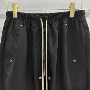 Pantalones largos negros ajustados de otoño para hombre con diseño de cremallera High Street Chic Versátil Dark Streetwear Pantalones nuevos para Primavera Verano - Product Image 2
