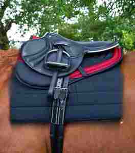 Selle de cheval de correction Tech Grip Pro 2026, conception de logo personnalisée, service OEM en gros, coussin équestre durable - Product Image 2