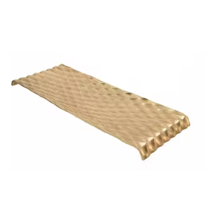 Élégant plateau de service à finition dorée et texture de qualité supérieure Design élégant idéal pour l'hébergement et les présentations élégantes - Product Image 1