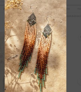 Pendientes Largos con Cuentas Hechos a Mano en Tonos Tierra: Boho Bliss de Calidad Premium - Product Image 2