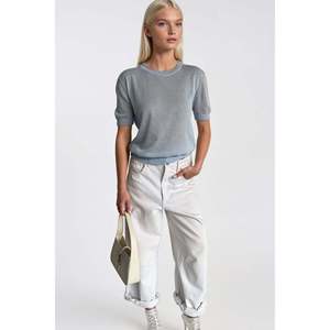 เสื้อครอปคอกลมเนื้อผ้าโปร่งใส - สีน้ำเงิน - สีน้ำเงิน - Product Image 2