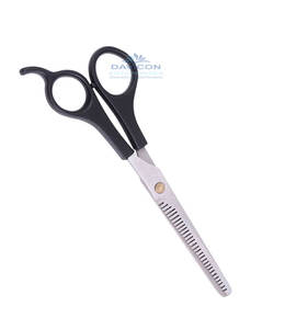 Tijeras Profesionales de Alta Calidad de Acero Inoxidable con Mango de Plástico, Instrumentos de Belleza de DAVICON ENTERPRISES - Product Image 1